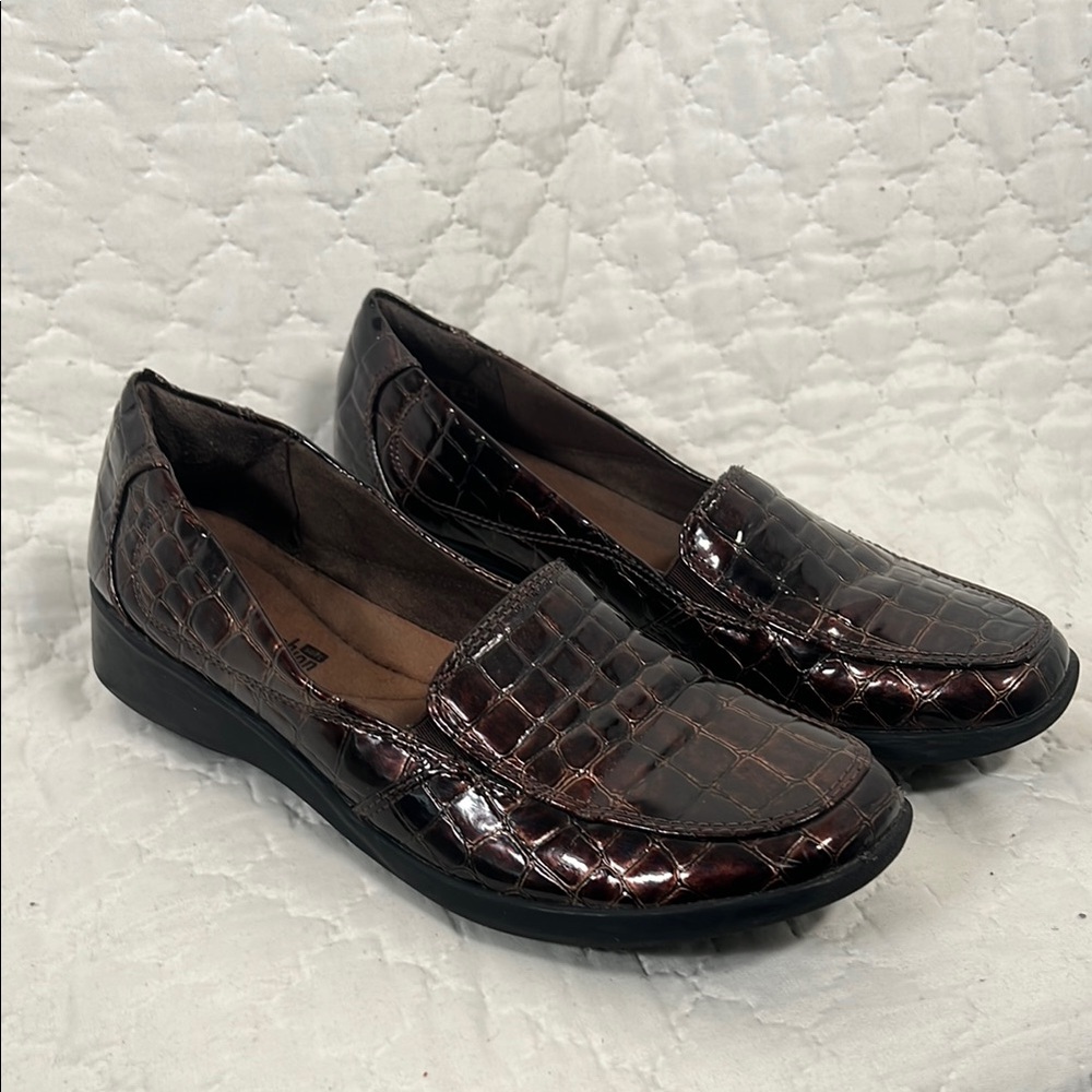 Clarks Collection - Burgundy Embossed Alligator Print - Flat Slip-ons - Size 6.5
